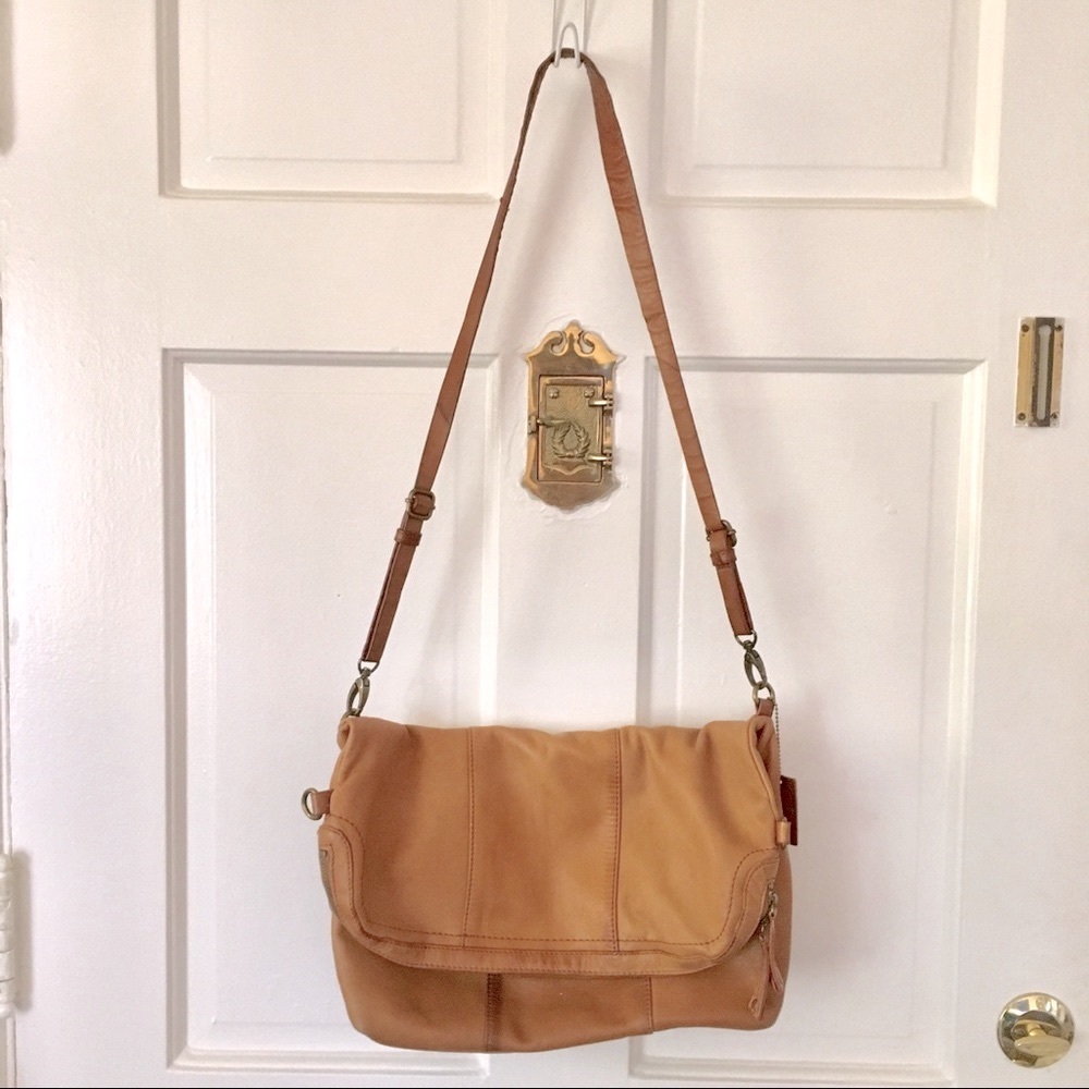 👜Tuscany soft leather camel color purse👜 - Picture 2 of 8